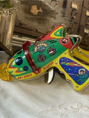 Mars Patrol Metal Space blaster Gun Retro style vintage toy